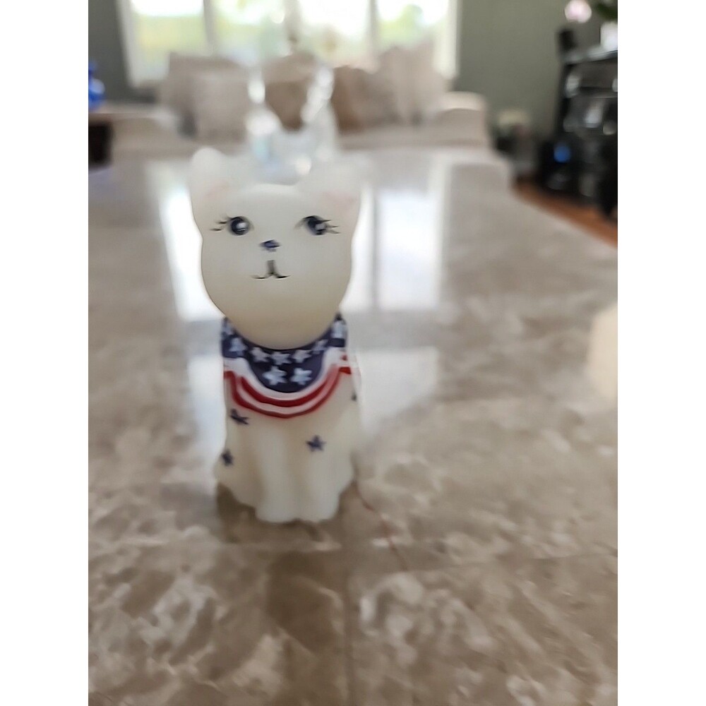 Fenton Patriotic Cat, 3 3/4" Tall - Picture 4 of 5